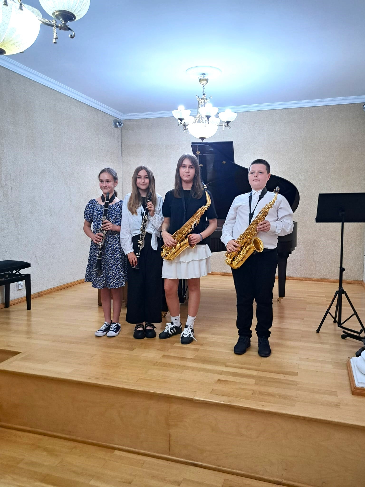 Zdjęcie z popisu uczniów klasy I c. 4 l