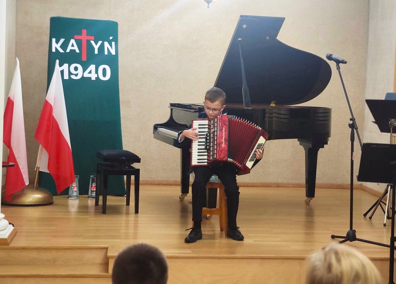 Zdjęcia z koncertu upamiętniającego 85. rocznicę Zbrodni Katyńskiej