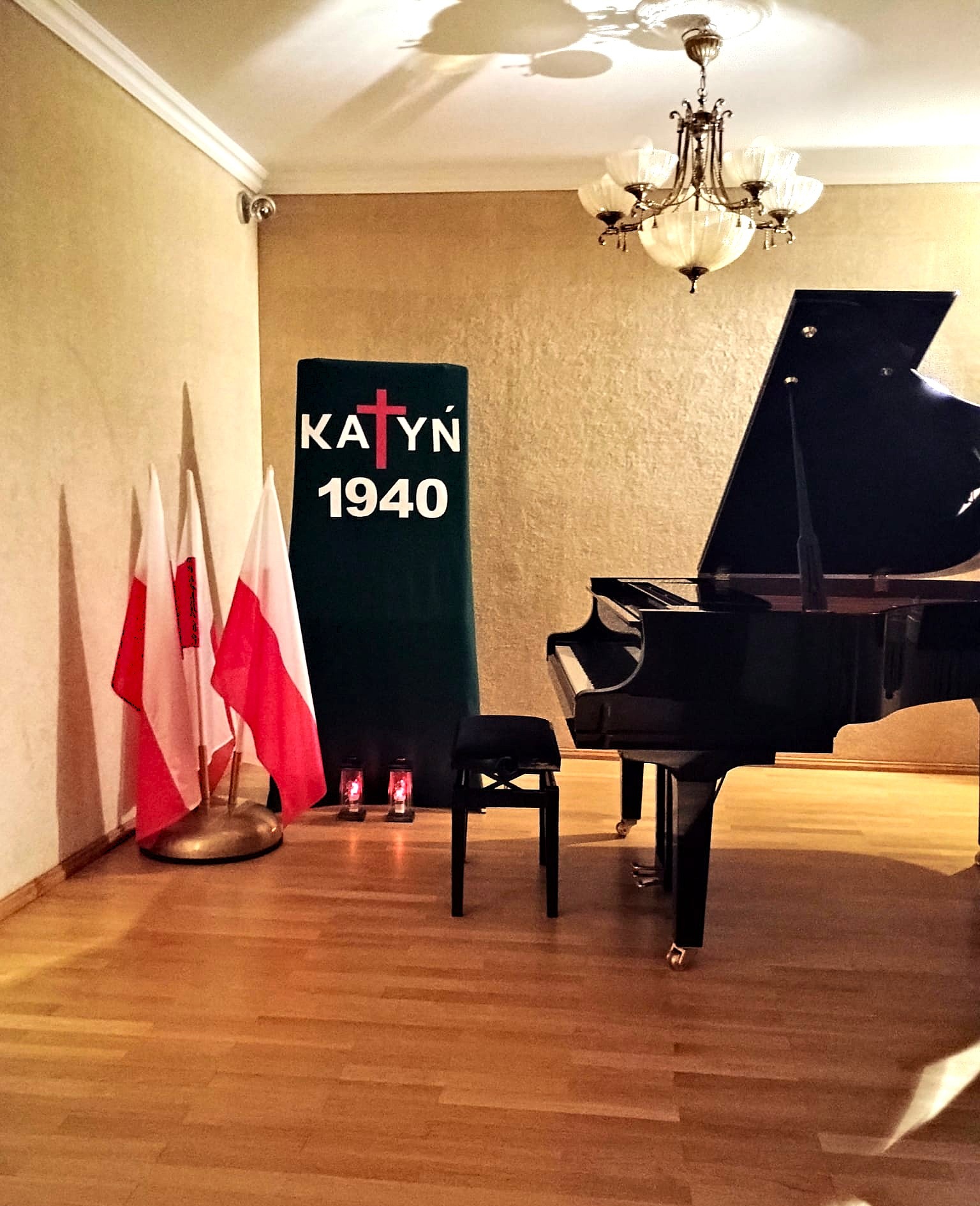 Zdjęcia z koncertu upamiętniającego 85. rocznicę Zbrodni Katyńskiej