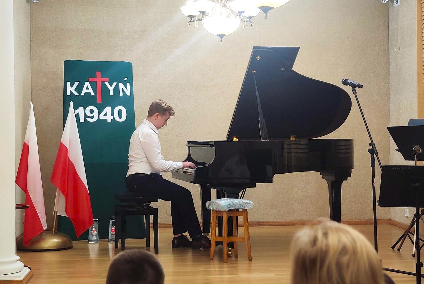 Zdjęcia z koncertu upamiętniającego 85. rocznicę Zbrodni Katyńskiej
