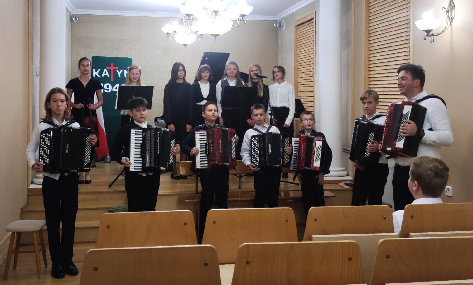 Zdjęcia z koncertu upamiętniającego 85. rocznicę Zbrodni Katyńskiej